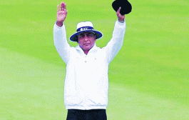 जगातील सर्वात महागडे क्रिकेट पंच : पगाराचे आकडे तर वाचा,थक्क व्हाल !