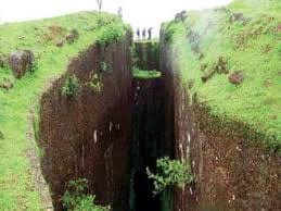 गूढ,रंजक तलवार विहीर