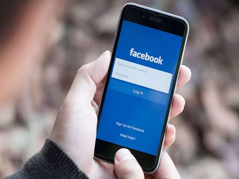 मृत्यूनंतर फेसबुक अकाऊंट्सचे काय होते?