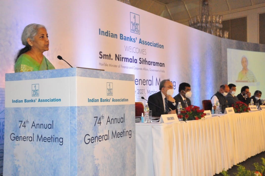 भारताला आणखी चार किंवा पाच SBI सारख्या बँकांची गरज आहे: अर्थमंत्री निर्मला सीतारमण