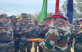 पंतप्रधान मोदी यांनी भारतीय सशस्त्र दलांच्या जवानांसोबत साजरी केली दिवाळी