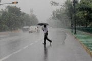 देशातील 'या' राज्यांमध्ये आज मुसळधार पावसाची शक्यता,दिल्लीत दिवसभर ढगाळ वातावरण