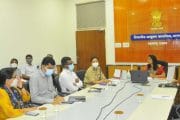 परदेशातून येणाऱ्या सर्व प्रवाशांची तपासणी करा – विभागीय आयुक्त प्राजक्ता लवंगारे-वर्मा