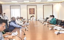 खोटे रेकॉर्ड तयार करुन शेतकऱ्यांना फसविणाऱ्या विमा कंपन्यांवर गुन्हे नोंद करा