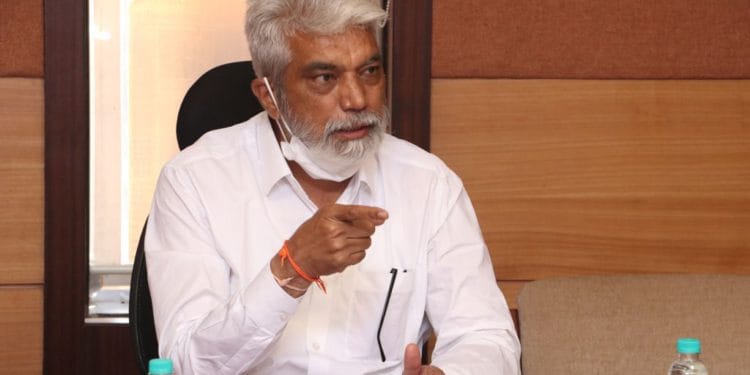 शेतकऱ्यांना जुन्या दराने खताची विक्री करावी – कृषिमंत्री दादाजी भुसे यांचे आवाहन