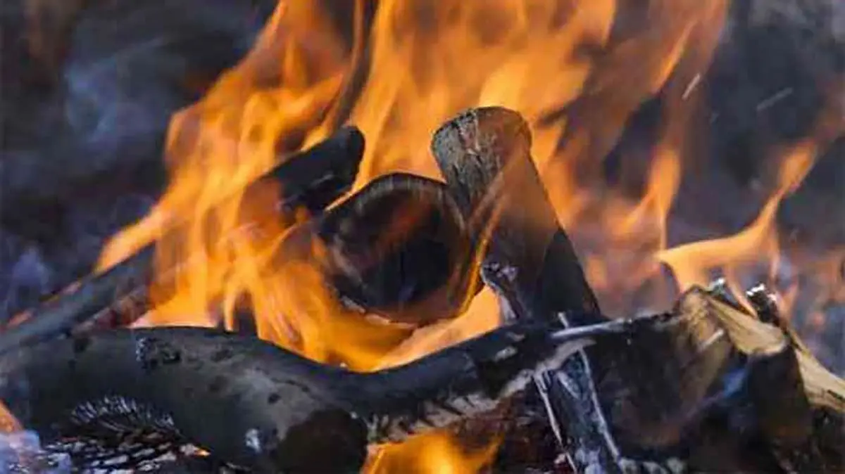 देशातील 'या' गावात एकाचवेळी होतात अंत्यसंस्कार अन् रक्षाविसर्जनही!