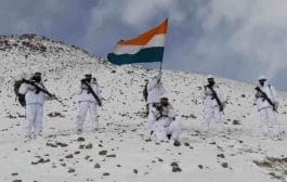 जवानांनी 15 हजार फुटांवर फडकवला तिरंगा