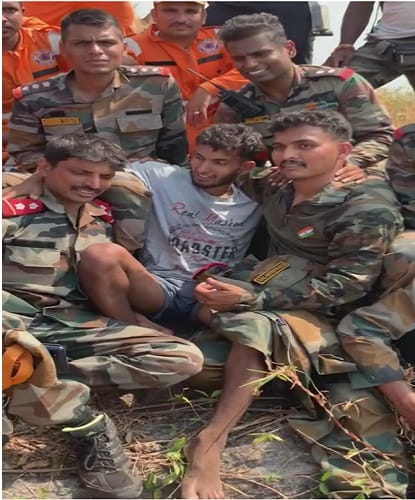ऑपरेशन पलक्कड । उंच कड्यावर अडकलेल्या ट्रेकरची भारतीय लष्कराकडून सुटका