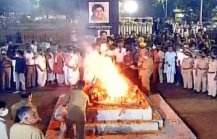 भारतरत्न लता मंगेशकर अनंतात विलीन,अखेरचा निरोप देण्यासाठी दिग्गजांसह हजारोंचा जनसागर