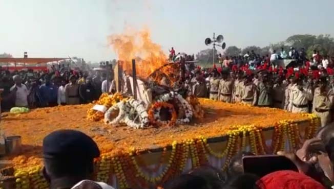 शहिद जवान रोमित चव्हाण यांना साश्रू नयनांनी अखेरचा निरोप