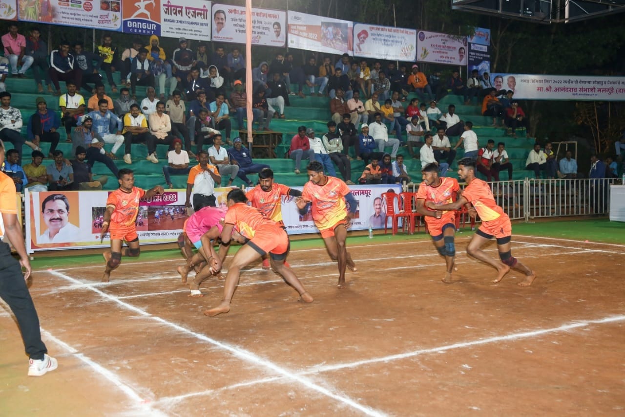 'जयंत प्रिमियर कबड्डी लिग' । स्व.जगदीशआप्पा पाटील रायडर्स (कामेरी),आदिती पॅंथर्स (ओझर्डे) या संघांचे दणदणीत विजय
