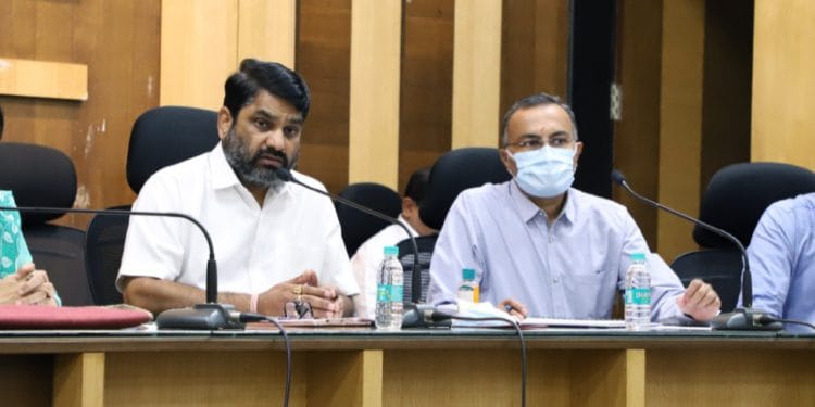 कोल्हापुरातील झोपडपट्ट्यांचे पुनर्वसन करणार – पालकमंत्री सतेज पाटील