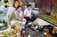महाशिवरात्रीनिमित्त सौ.सविता डांगे यांनी केले ३०० शिवलिंग पिंडीचे चौंडी येथे पूजन