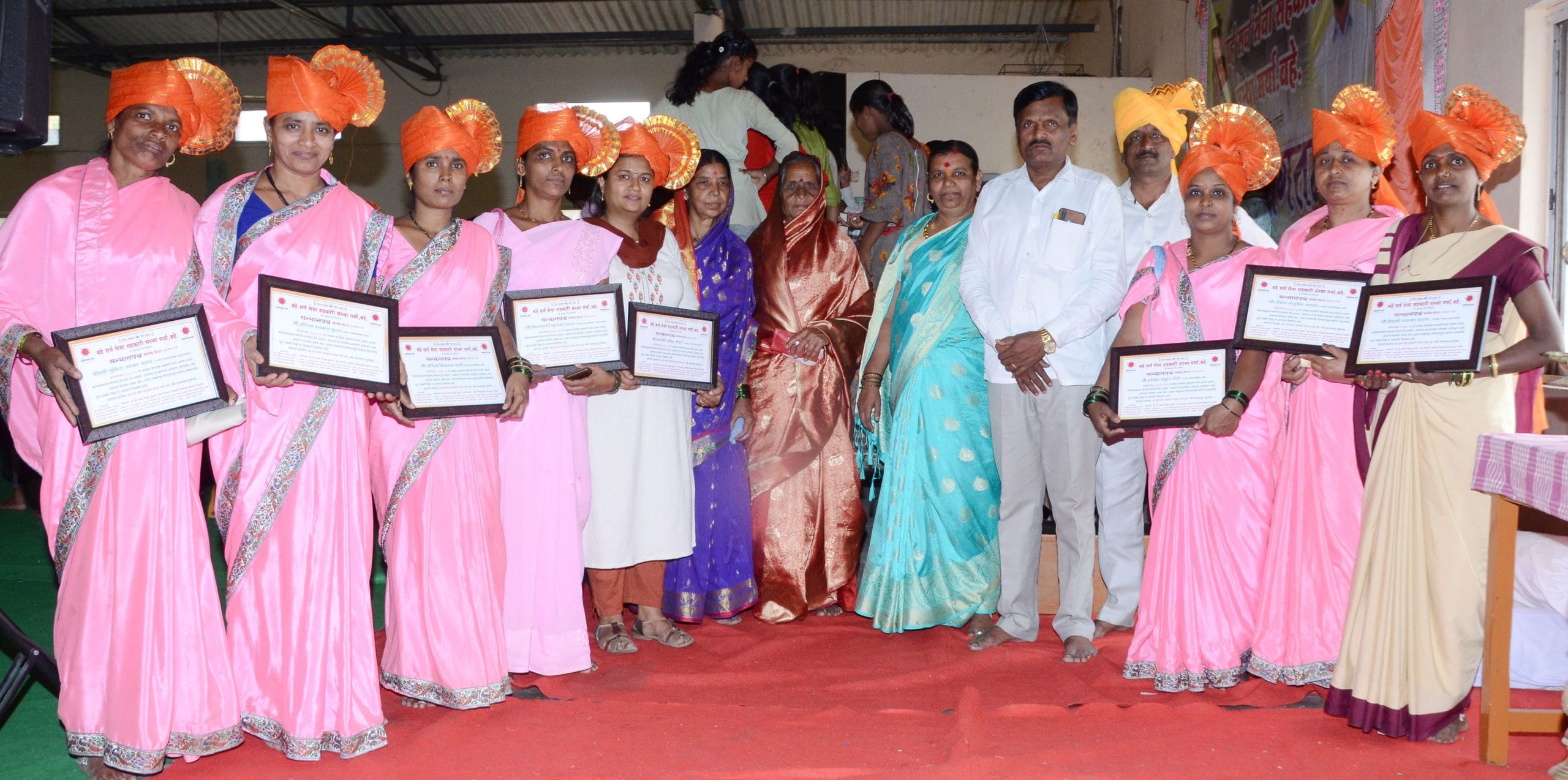 बहे सहकारी सोसायटीने केला कोरोना योद्ध्यांचा सन्मान