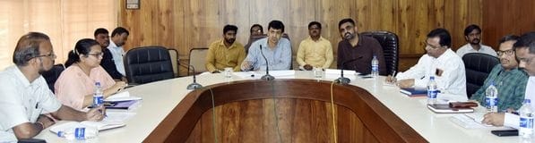पाणी पुरवठा योजनांचे प्रस्ताव सर्वच बाबींचा सुक्ष्मपणे अभ्यास करून तयार करा - जिल्हाधिकारी डॉ. अभिजीत चौधरी