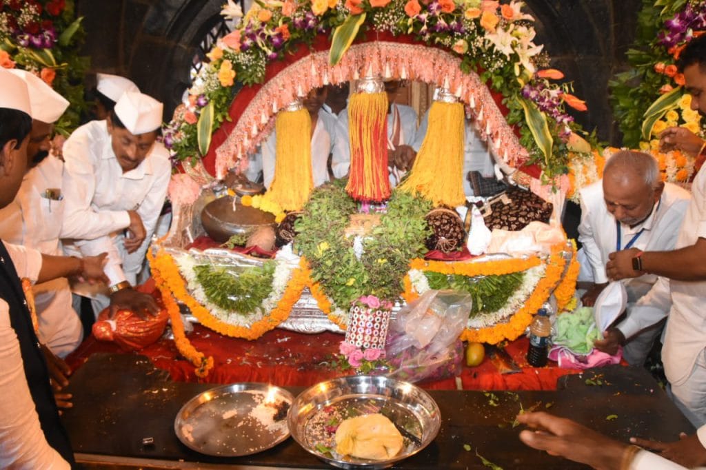 टाळ-मृदंगाच्या गजरात श्री संत तुकाराम महाराज पालखीचे प्रस्थान