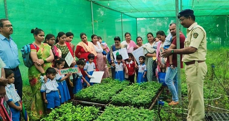 काय डोंगर...काय झाडी....निसर्ग आमचा लयं भारी !