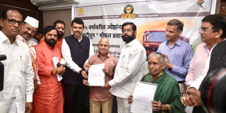 75 वर्षांवरील ज्येष्ठ नागरिकांना एसटी बसमधून मोफत प्रवास योजनेचा मुख्यमंत्री, उपमुख्यमंत्र्यांच्या हस्ते शुभारंभ