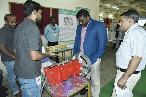 सांगली । जिल्ह्यातील उद्योजकांच्या निर्यात वाढीसाठी कृती आराखडा तयार करा  - जिल्हाधिकारी डॉ. राजा दयानिधी