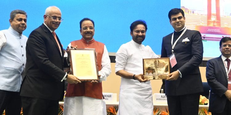 महाराष्ट्राची पर्यटन पुरस्कारात बाजी : महाराष्ट्राला सर्वोत्कृष्ट राज्याचा दुसऱ्या क्रमांकाचा पुरस्कार प्रदान