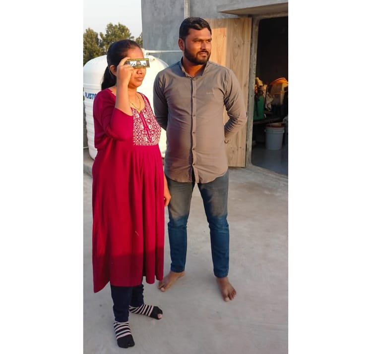 सावित्रीच्या लेकीने सूर्यग्रहणाशी भिडवले डोळे !