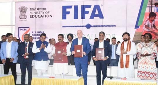 देशातील 25 लाख विद्यार्थ्यांना फुटबॉलचे प्रशिक्षण देणार – केंद्रीय शिक्षण मंत्री धर्मेंद्र प्रधान