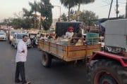 इस्लामपूर । वाहतूक कोंडी नियंत्रणासाठी माजी नगराध्यक्ष उतरले रस्त्यावर