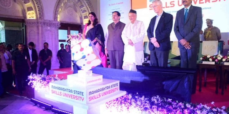 राज्यातील ग्रामीण भागात येत्या 6 महिन्यात 1 हजार कौशल्य केंद्र सुरु होणार