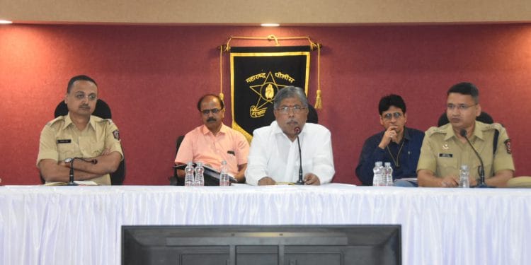 पोलीस कर्मचाऱ्यांच्या मुलींच्या उच्चशिक्षणासाठी सामाजिक उत्तरदायित्व निधीच्या माध्यमातून सहाय्य