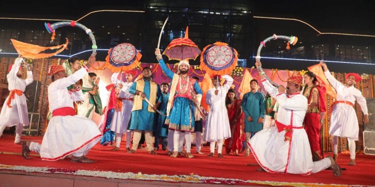 महाराष्ट्राच्या समृध्द लोककलांचे दमदार सादरीकरण