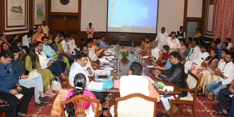 नाट्यगृहांना मिळणार नवी झळाळी; हौशी रंगभूमी ला बळ देणार!