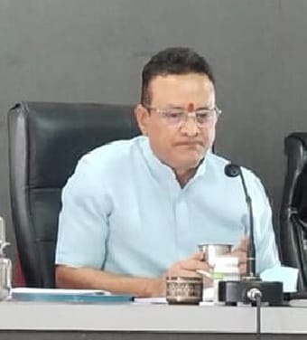 स्वच्छ जल से सुरक्षा अभियान यशस्वीपणे राबवा - संजयसिंह चव्हाण