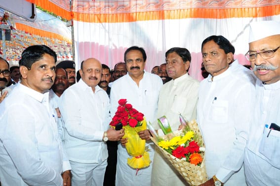 'राष्ट्रवादी'चे प्रदेशाध्यक्ष जयंत पाटील यांच्यावर शुभेच्छांचा वर्षाव