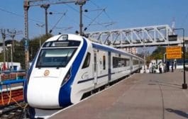 देशाच्या विकासाचे प्रतीक । स्वदेशी ‘वंदे भारत’ एक्स्प्रेसची 'ही' वैशिष्ट्ये माहितीयेत?