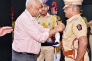 वरिष्ठ पोलीस निरिक्षक प्रताप मानकर यांचा पोलीस महासंचालक सन्मानचिन्ह पदक देवून गौरव