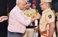 वरिष्ठ पोलीस निरिक्षक प्रताप मानकर यांचा पोलीस महासंचालक सन्मानचिन्ह पदक देवून गौरव