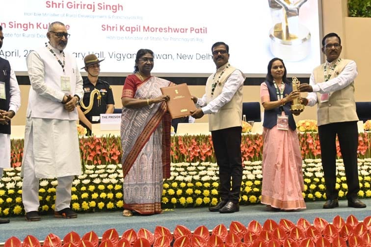 खंडोबाचीवाडी,कुंडल आणि टिकेकरवाडी या ग्रामपंचायतींना प्रथम क्रमांकाचा पुरस्कार प्रदान