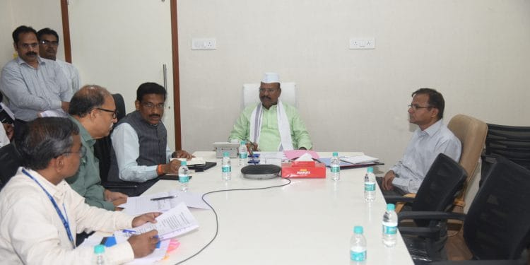 खतांचा काळाबाजार करणाऱ्यांवर कडक कारवाई करा - कृषीमंत्री अब्दुल सत्तार