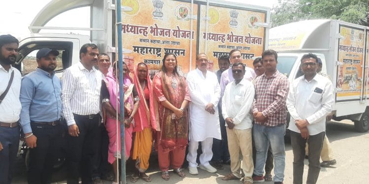 नंदुरबार । कामगारांना कामाच्या ठिकाणी मिळणार भोजन : पालकमंत्री डॉ.विजयकुमार गावित