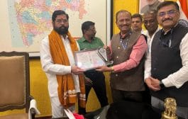 मुख्यमंत्री शिंदे यांना मुक्त विद्यापीठाचे पत्रकारिता पदविका प्रमाणपत्र