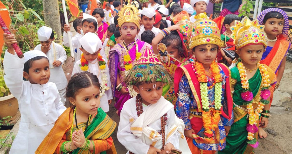 इस्लामपुरात 'मुक्तांगण प्ले स्कूल' मध्ये रंगला वारी सोहळा...!
