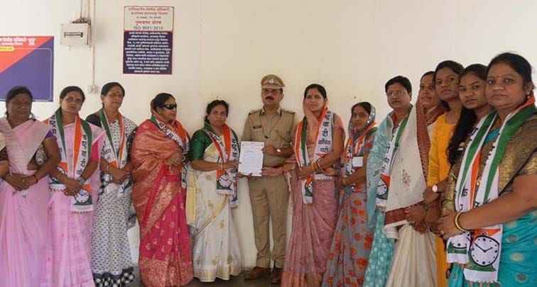 सांगली : शरद पवारांना धमकी देणाऱ्यांना तातडीने अटक करून त्यांच्यावर कडक कारवाई करा; महिला राष्ट्रवादी काँग्रेस आक्रमक,पोलिसांना निवेदन