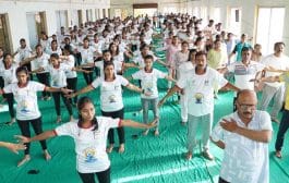 इस्लामपूर । एलआरपी आयुर्वेदिक मेडिकल कॉलेजमध्ये आंतरराष्ट्रीय योग दिवस साजरा