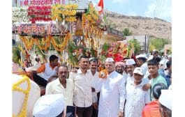 श्री मच्छिंद्रनाथ महाराज यांच्या पालखीचे पंढरपूरकडे प्रस्थान