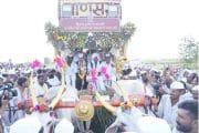 देवेंद्र फडणवीस यांनी केले माऊलींच्या पालखीचे सारथ्य