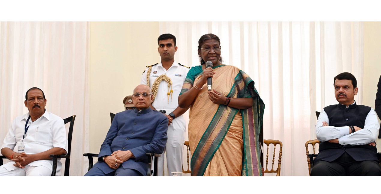 संघर्ष करून पुढे जा; समाजबांधवांचाही विकास करा- राष्ट्रपती