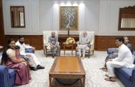 मुख्यमंत्र्यानी घेतली सहकुटुंब प्रधानमंत्री नरेंद्र मोदी यांची सदिच्छा भेट