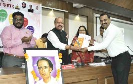 महसूल सप्ताह : उत्कृष्ठ काम करणाऱ्या अधिकारी,कर्मचाऱ्यांचा पालकमंत्र्यांच्या हस्ते सत्कार