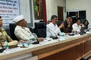 धरणांतील उपलब्ध पाणी साठा हा प्राधान्याने पिण्याच्या पाण्यासाठी व शेतीसाठी राखून ठेवा