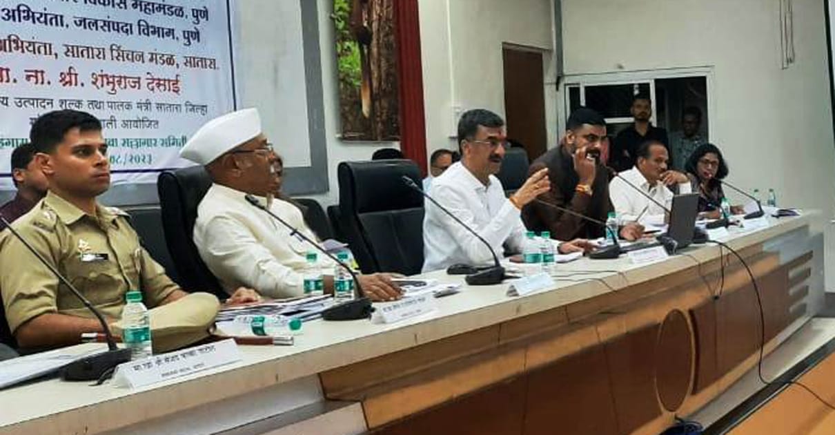 धरणांतील उपलब्ध पाणी साठा हा प्राधान्याने पिण्याच्या पाण्यासाठी व शेतीसाठी राखून ठेवा